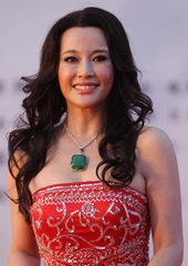 刘晓庆红色长裙续写不老神话