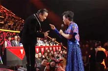 周立波“质问”龚琳娜“何为神曲”