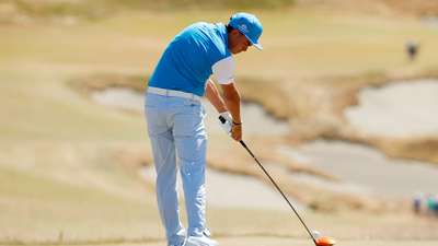 梁文冲讲解高尔夫球规则:在球的现有位置打球