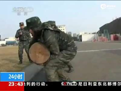 [视频]揭秘女子特警队魔鬼训练 15分钟化妆变身医生礼仪