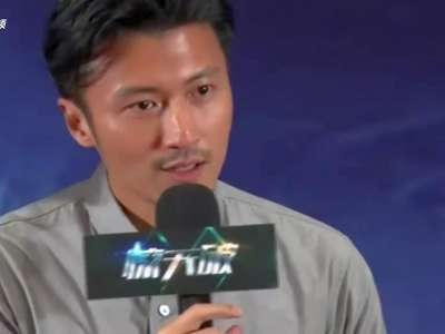 [视频]谢霆锋现身禁提王菲 工作人员称千万别问