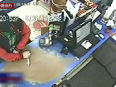 [视频]美劫匪打劫遇前海军陆战队员 瞬间被制服