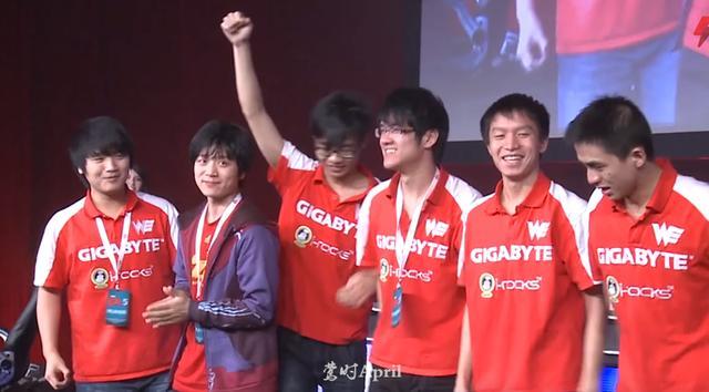 LPL英文解说猫猫科普:EDG的故事,中国的叛徒