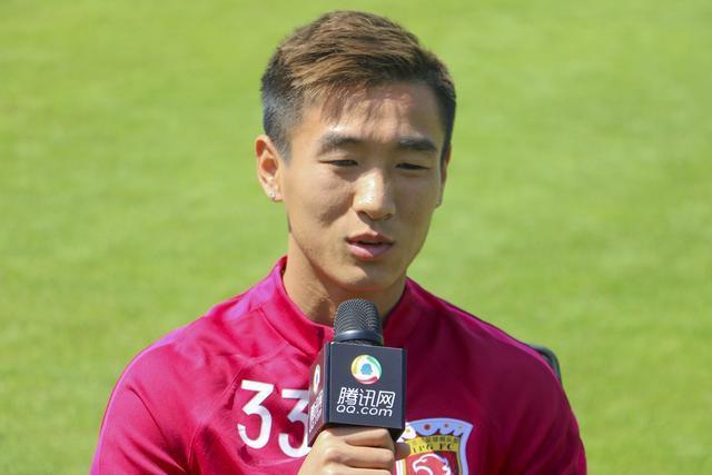 上港冬窗离队第一人浮出水面 或转投同城死敌