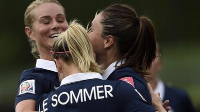 女足世界杯-法国1-0英格兰 莱索玛攻入制胜球-