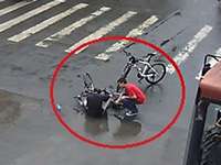 老人自摔诬赖帮忙学生