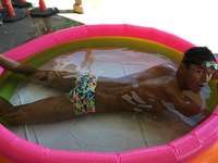 宝宝有心理阴影了！孙杨备战奥运大白变大黑