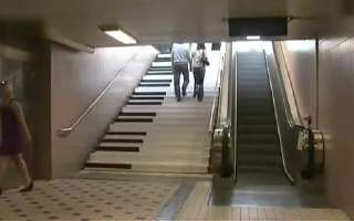 如何让人自动走楼梯而不搭电扶梯_很有创意!