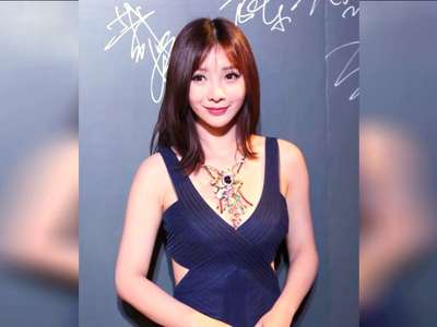 [视频]柳岩着深V装出席活动上围傲人