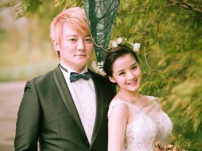 [视频]飞儿乐团阿沁8日补办婚宴 晒与老婆孩子婚纱照