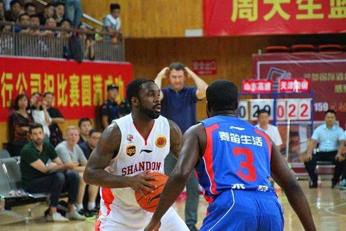 劳森3场21次助攻征服队友和教练 睢冉:他比杰