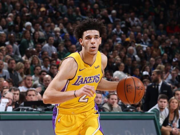 球哥超詹皇成NBA史上最年轻三双先生