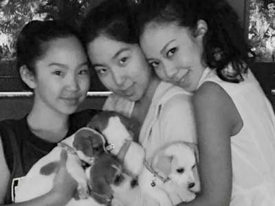 [视频]林青霞3个女儿罕见合影照曝光 姐妹抱一起 
