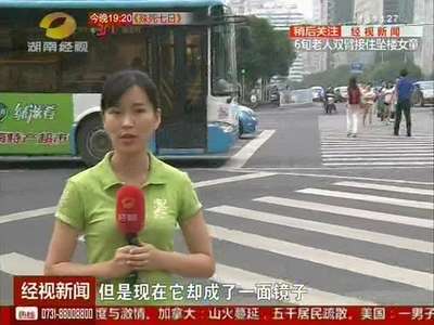 斑马线前的互相礼让