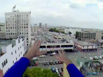 [视频]“实拍”超人戴摄像头 第一视角带你一起飞