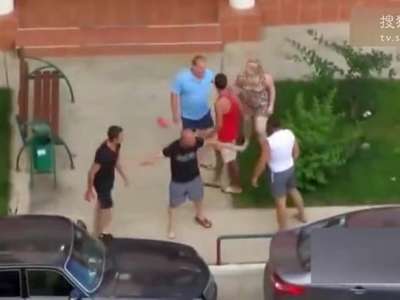 [视频]彪悍女助老公大战4男子 身手敏捷不落下风
