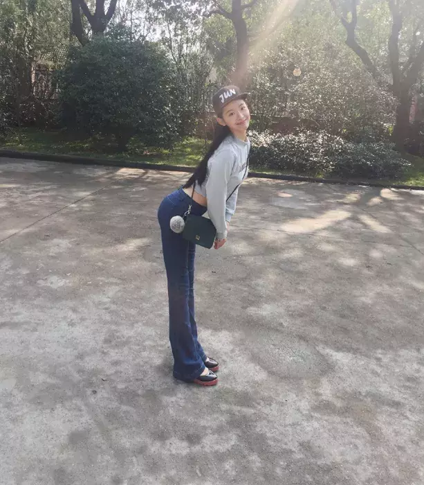 CBA版格林黑又硬, 他女友娇小玲珑坦诚承受不起?