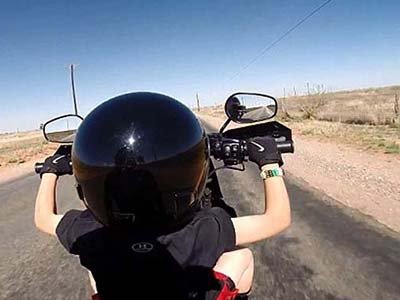 6岁儿子开哈雷摩托车