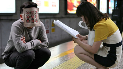 坐地铁遇这样的妹子需要淡定