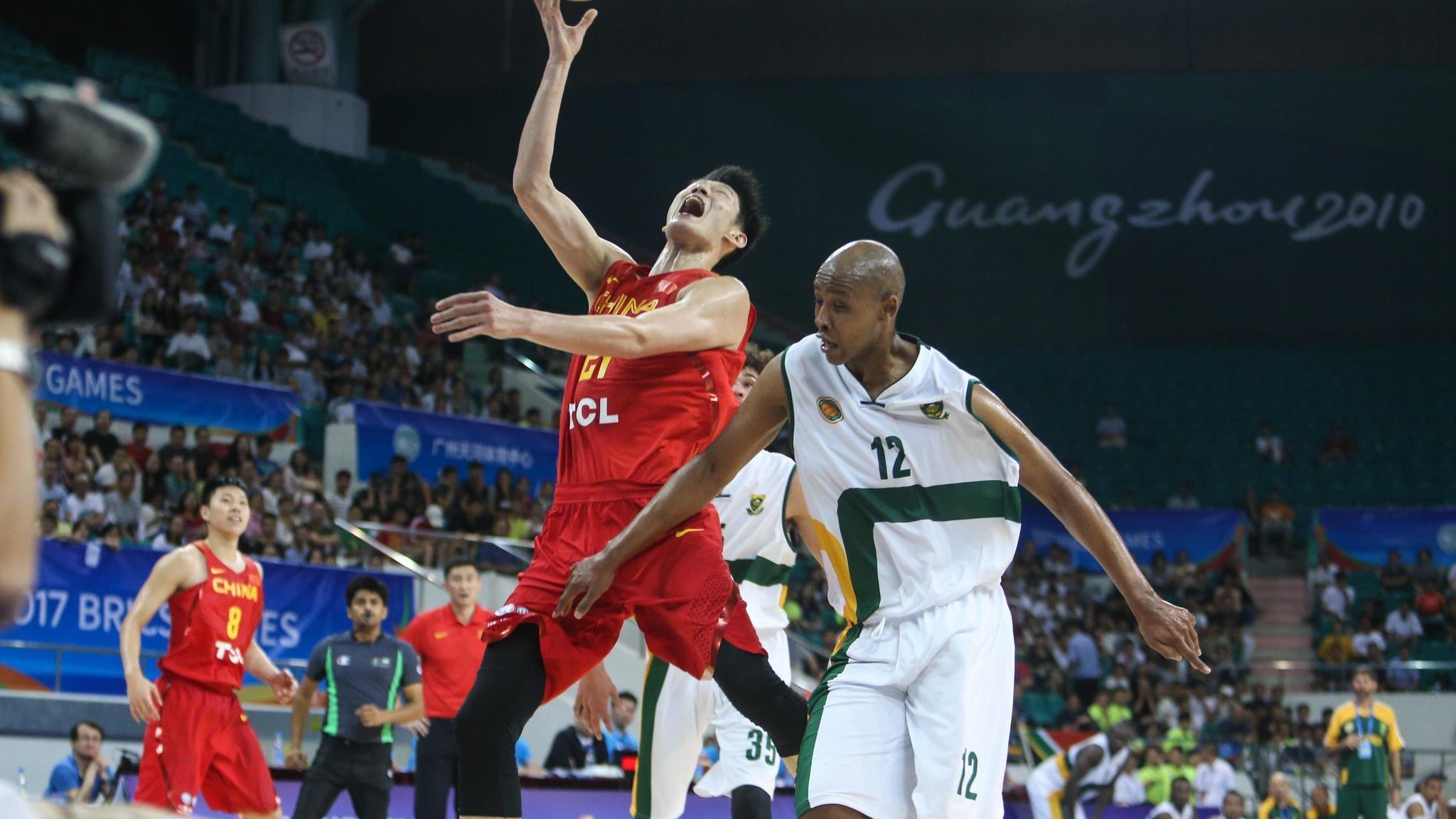 许晋哲谈两岸球员不同:CBA球员不动脑 体院有弊端