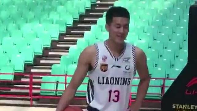 郭艾伦17分王哲林10分 辽宁94