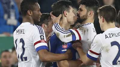 怒夺半程最佳射手 拉卡泽特本赛季法甲17球全