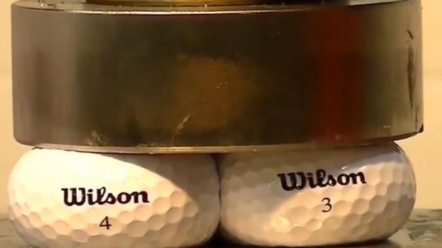 美少女保龄球场秀神挥 球球必中引欢呼