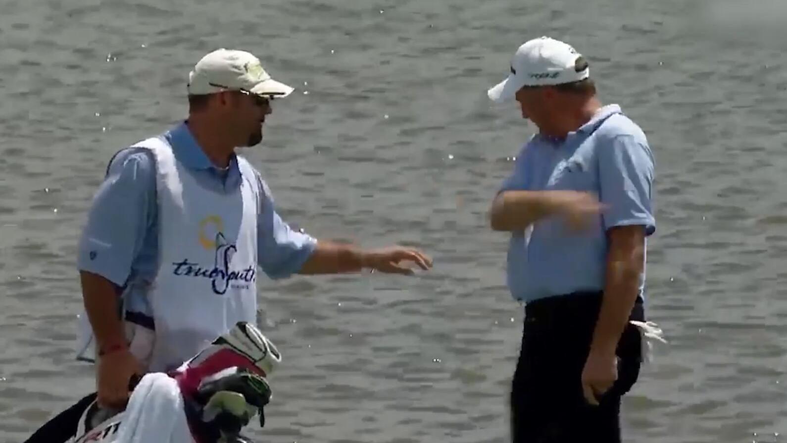 美少女保龄球场秀神挥 球球必中引欢呼