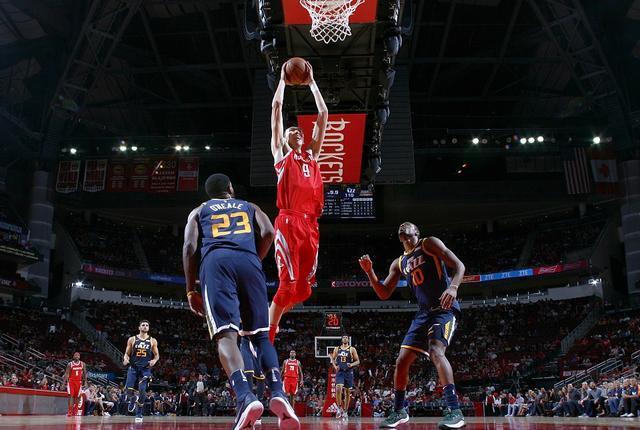 官宣：周琦被火箭下放到发展联盟，球迷担心或回CBA