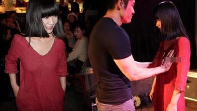 酒吧女子主动请人摸胸 事后还感谢大家「阳亮脱口秀」第42期_手机乐视