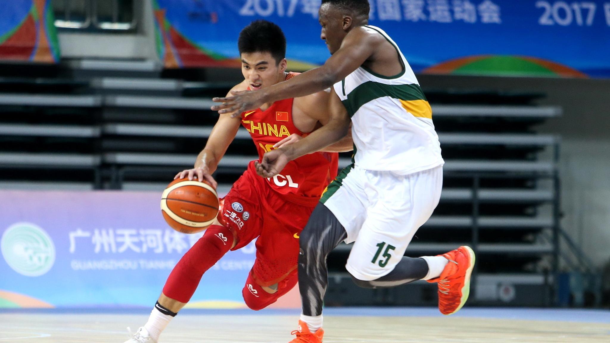 许晋哲谈两岸球员不同:CBA球员不动脑 体院有弊端