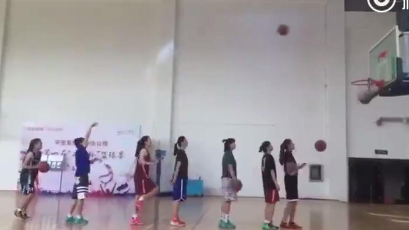 力量大增!周琦轻轻一撞220斤白魔兽瞬间被顶飞