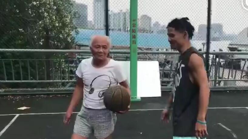 许晋哲谈返台湾执教:在CBA太孤单 想多陪伴孩子