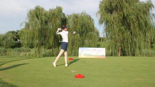 俄罗斯美女球员维琴诺娃半裸诱惑 拍高清性感写真