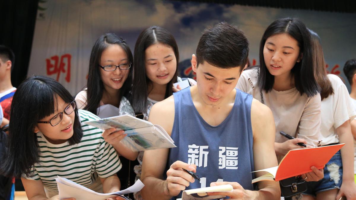 郭艾伦19分 中国61