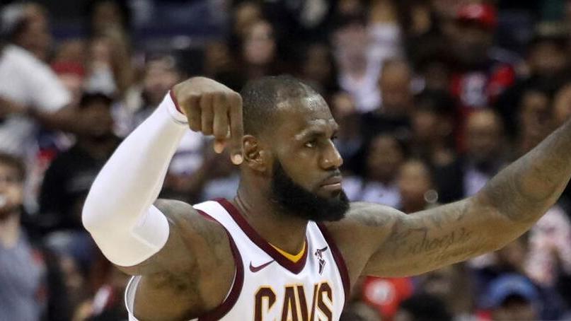 爆砍57分的秘诀在这里!詹姆斯脚踩平衡球魔鬼