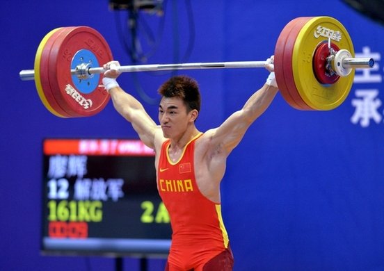 举重名将手臂压断图片
