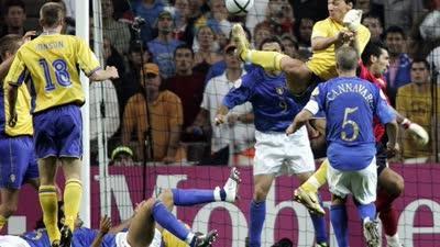 足坛二十大逆天进球 小罗吊射希曼&伊布蝎子摆尾