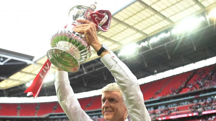 揭秘足总杯历史纪录 詹俊现场科普英超冷知识