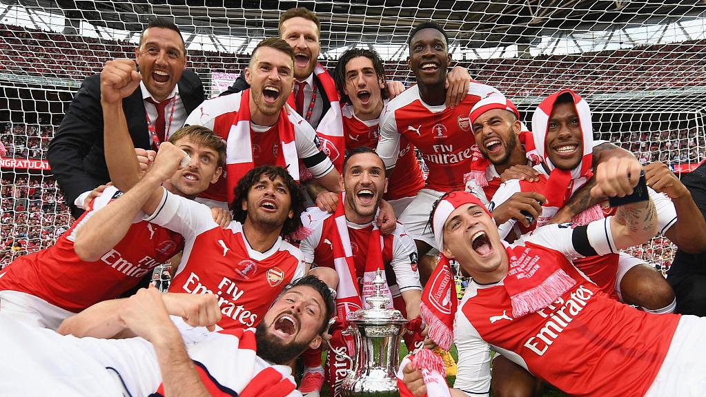 揭秘足总杯历史纪录 詹俊现场科普英超冷知识