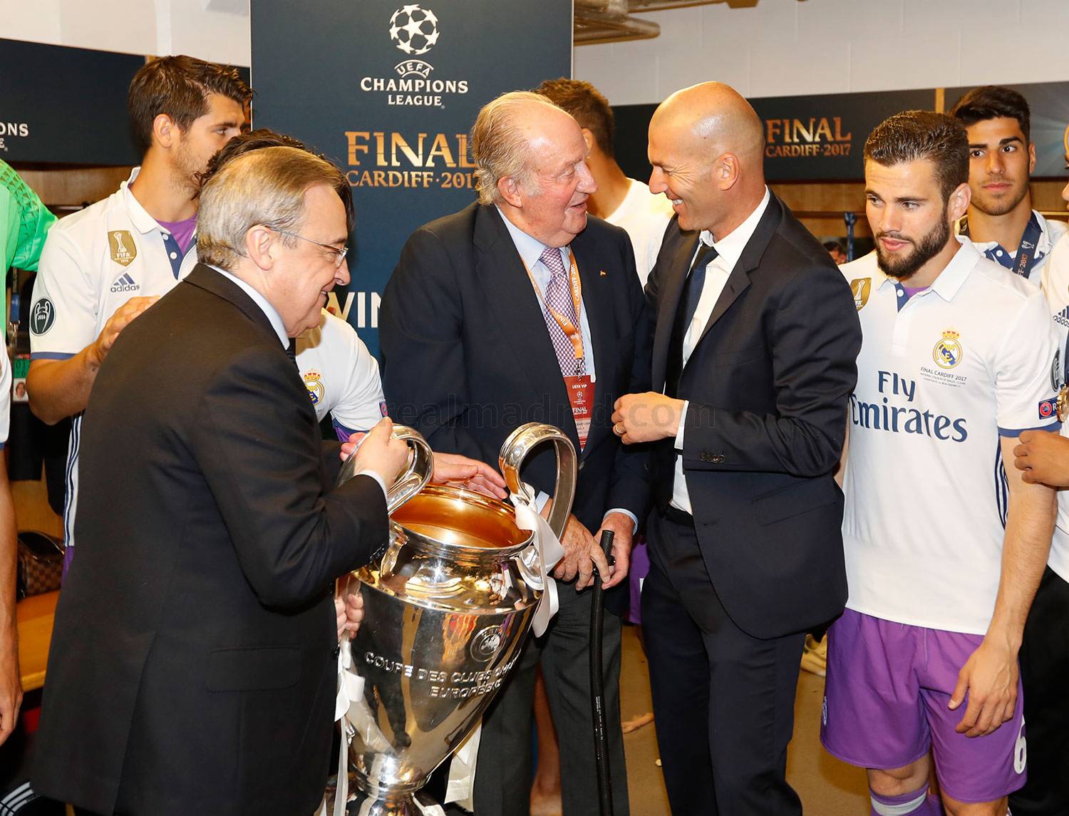 荣耀!西班牙总统和前国王前往更衣室祝贺皇马