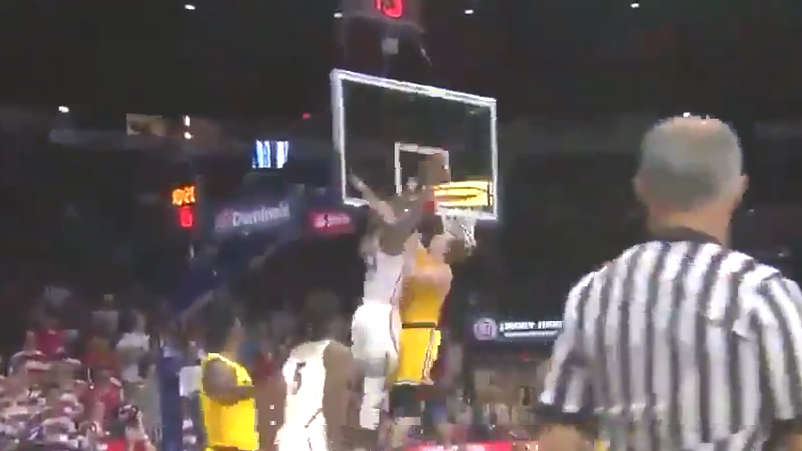 沃顿与中国大妈学打太极