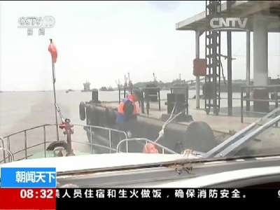 [视频]江苏南京：清理“僵尸船” 确保长江航道安全