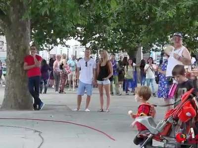 [视频]2016英国最热一天 民众享受夏日时光