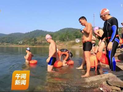 八旬老嗲嗲冬泳60年