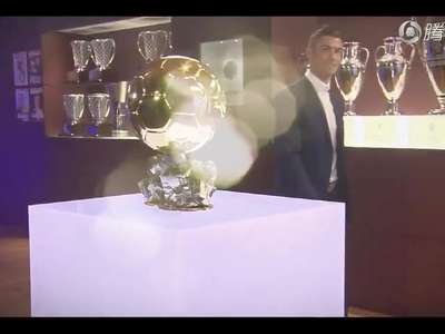 [视频]C罗4年3获金球奖 成史上年龄第二老获奖球星