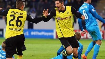 罗伊斯右路插上献横穿 莱万推射轻松建功