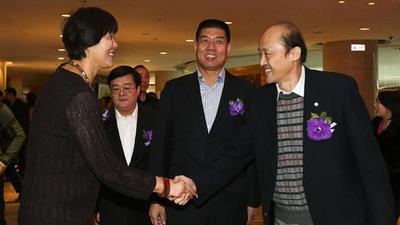 冯坤加提蓬办中式婚礼 郎平送祝福早生贵子-