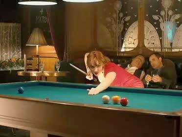 霸气美女打台球<em>内裤扎头发</em>,hold不住啊_百度视