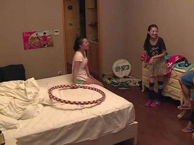 大师兄<em>翻唱</em>《<em>春泥</em>》美女围簇 发音美妙惹缪杰